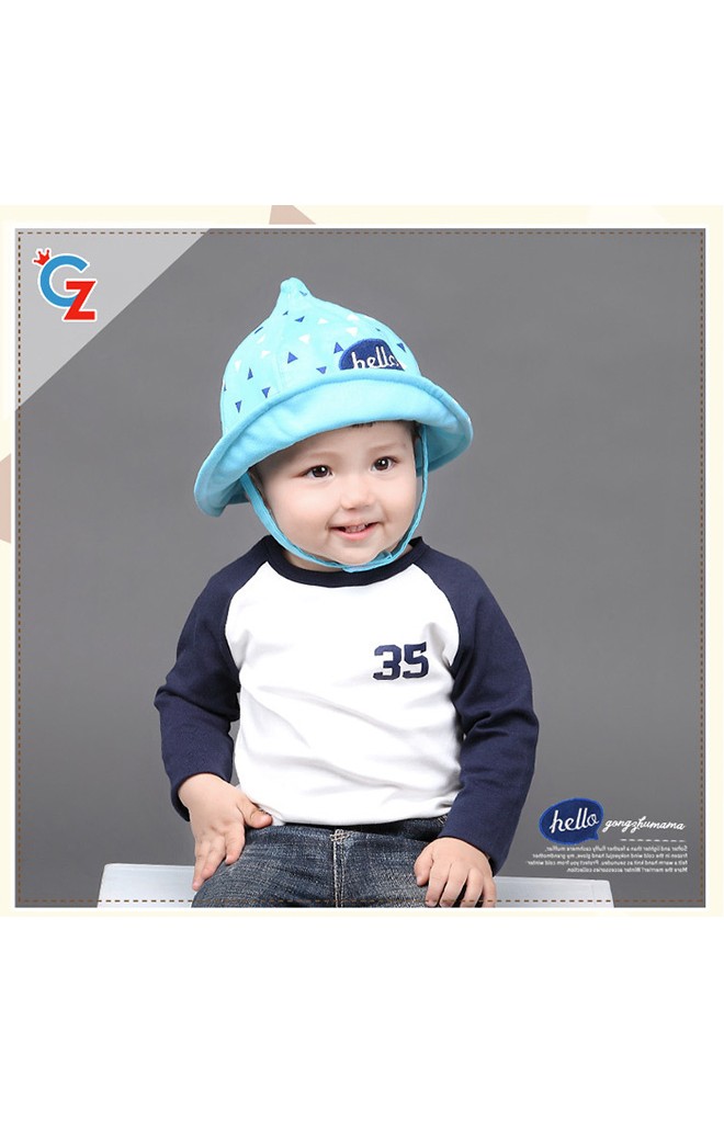 หมวกปีกรอบยอดแหลมลายสามเหลี่ยม ปัก hello จาก GZMM