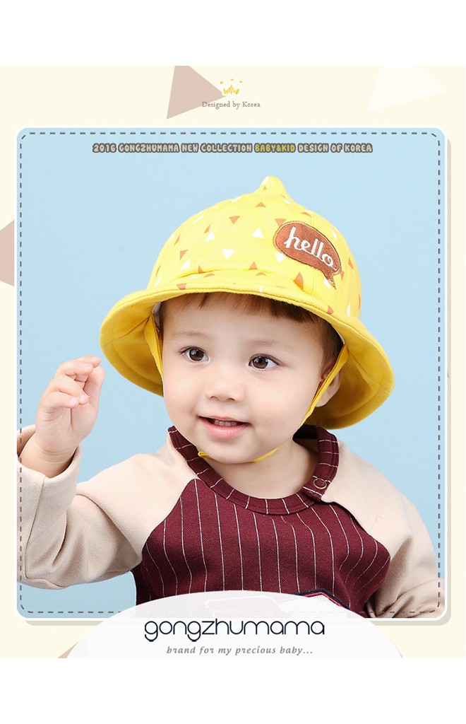 หมวกปีกรอบยอดแหลมลายสามเหลี่ยม ปัก hello จาก GZMM