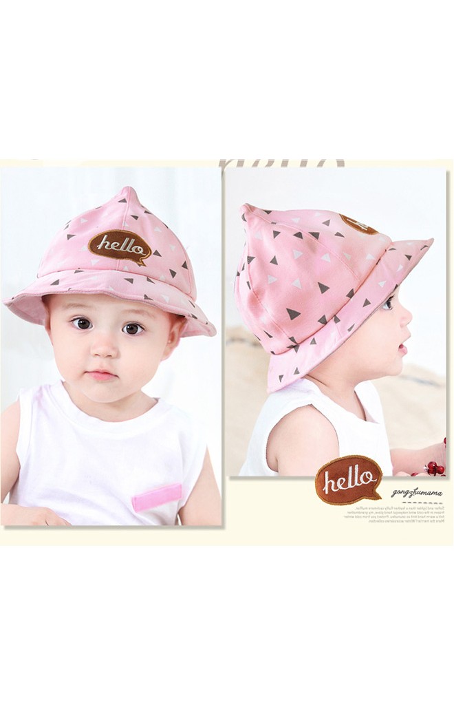 หมวกปีกรอบยอดแหลมลายสามเหลี่ยม ปัก hello จาก GZMM