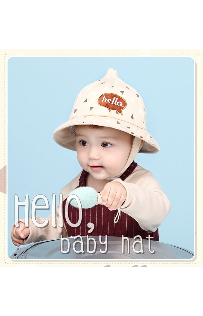 หมวกปีกรอบยอดแหลมลายสามเหลี่ยม ปัก hello จาก GZMM