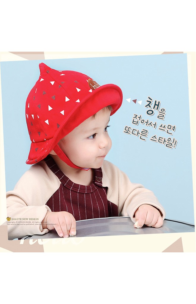 หมวกปีกรอบยอดแหลมลายสามเหลี่ยม ปัก hello จาก GZMM
