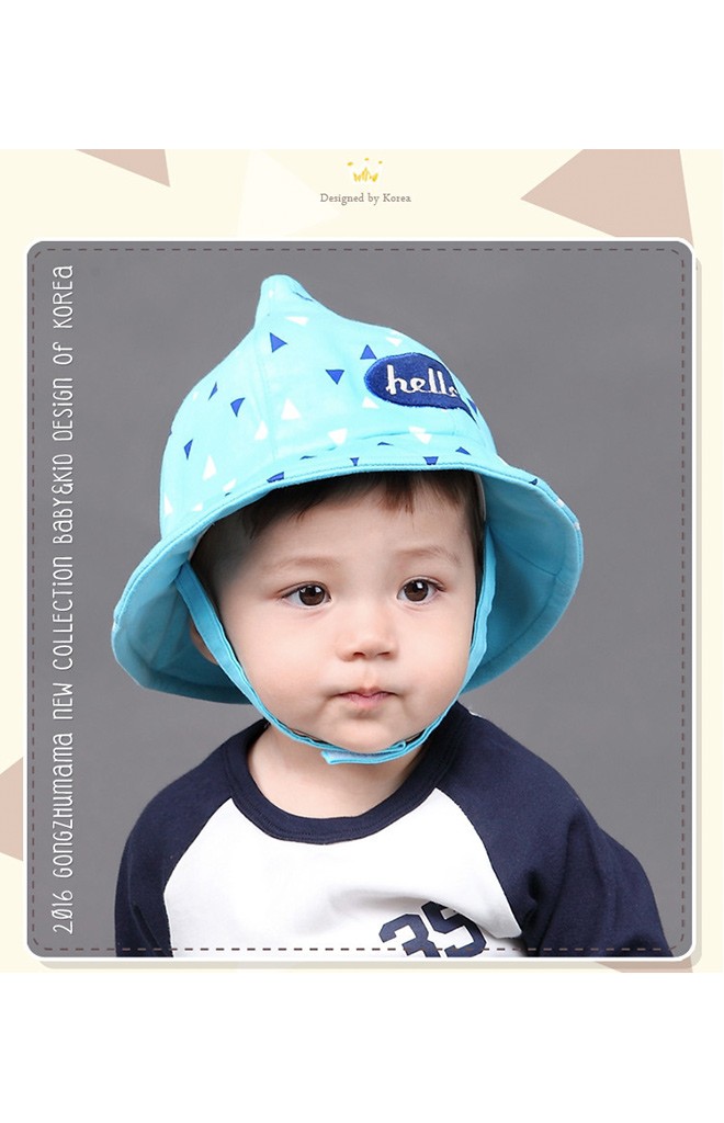 หมวกปีกรอบยอดแหลมลายสามเหลี่ยม ปัก hello จาก GZMM