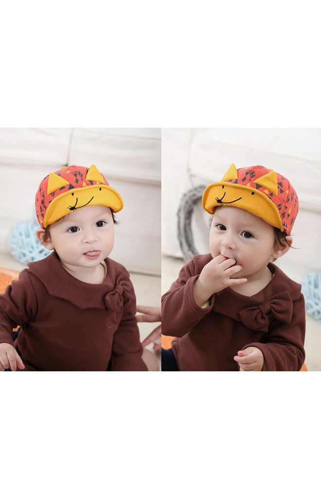หมวกแก๊ปลายกราฟิกรูปสามเหลี่ยม ปักหน้าหนูน้อย แต่งหู