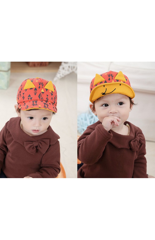หมวกแก๊ปลายกราฟิกรูปสามเหลี่ยม ปักหน้าหนูน้อย แต่งหู