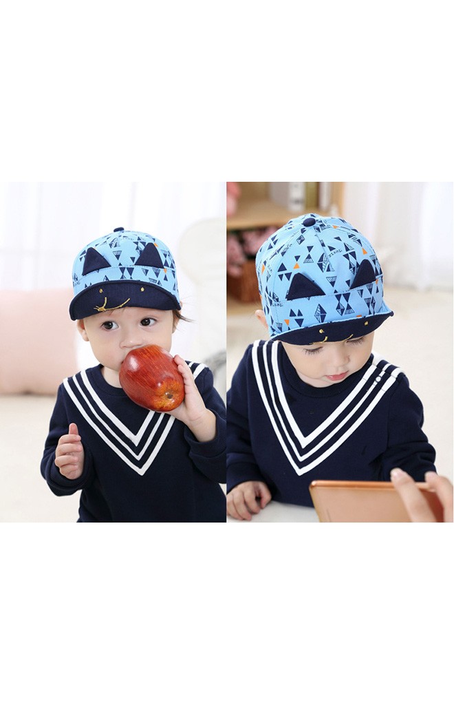 หมวกแก๊ปลายกราฟิกรูปสามเหลี่ยม ปักหน้าหนูน้อย แต่งหู