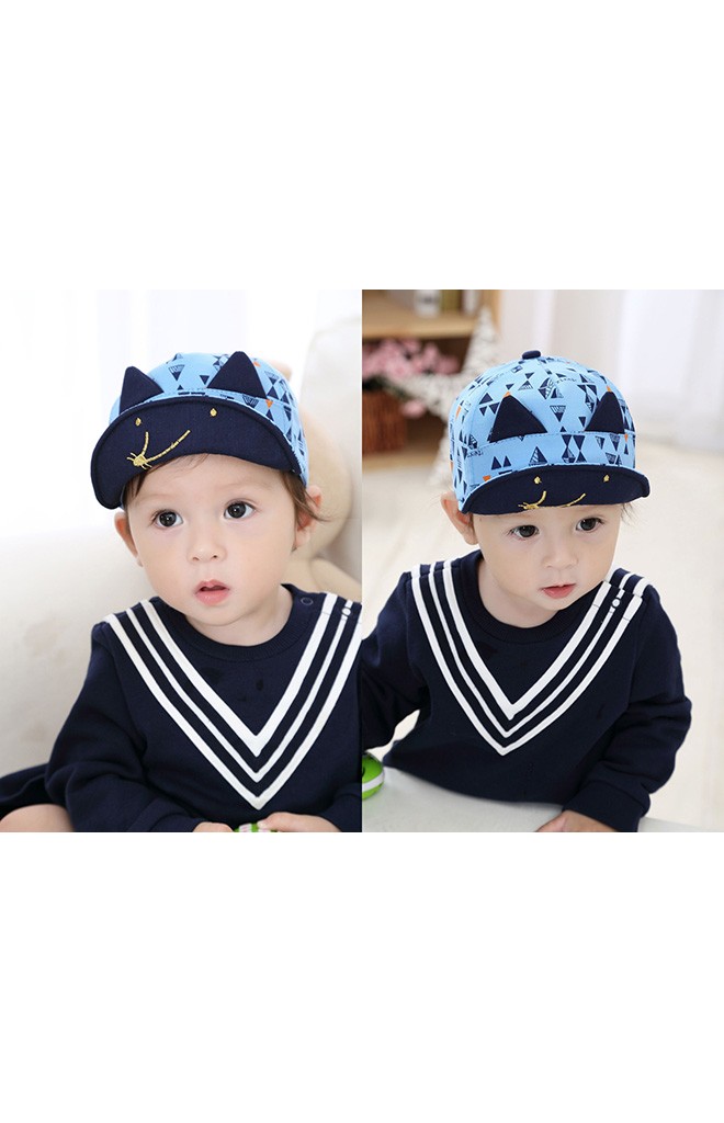 หมวกแก๊ปลายกราฟิกรูปสามเหลี่ยม ปักหน้าหนูน้อย แต่งหู