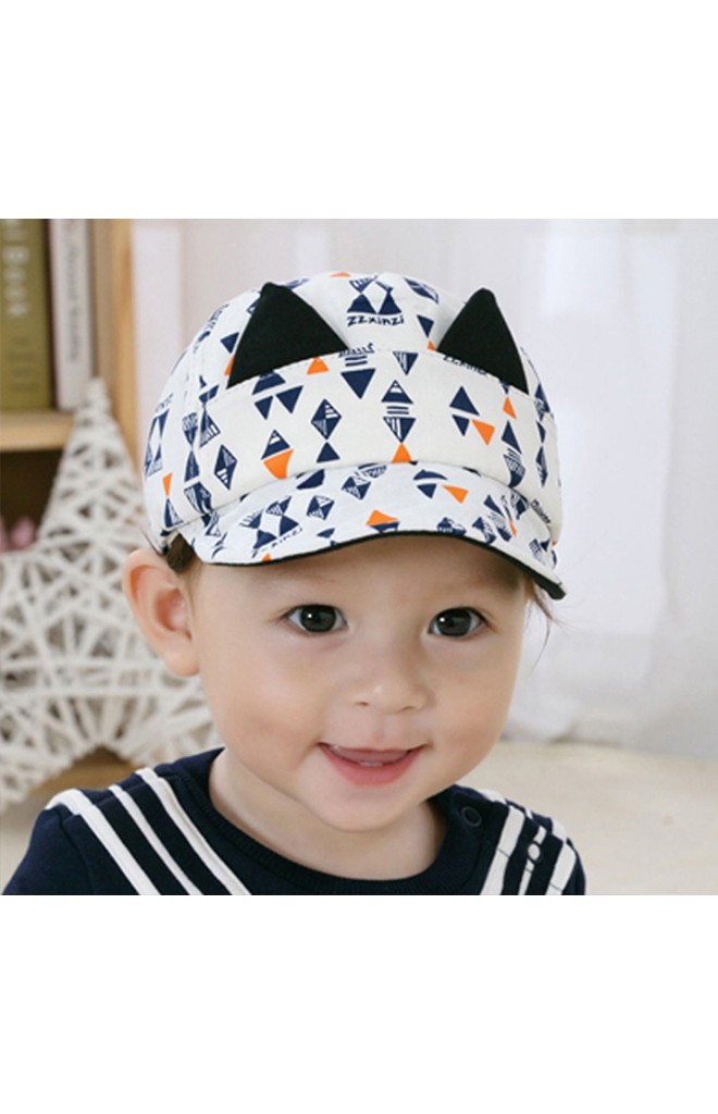 หมวกแก๊ปลายกราฟิกรูปสามเหลี่ยม ปักหน้าหนูน้อย แต่งหู