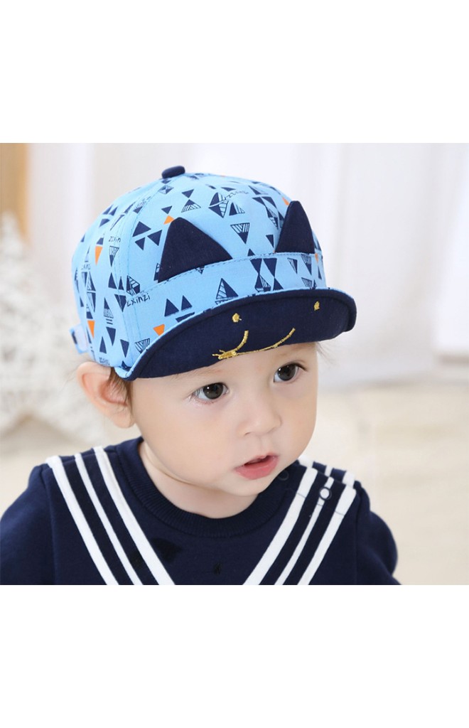 หมวกแก๊ปลายกราฟิกรูปสามเหลี่ยม ปักหน้าหนูน้อย แต่งหู
