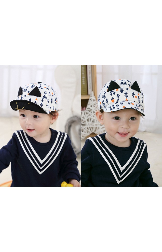 หมวกแก๊ปลายกราฟิกรูปสามเหลี่ยม ปักหน้าหนูน้อย แต่งหู