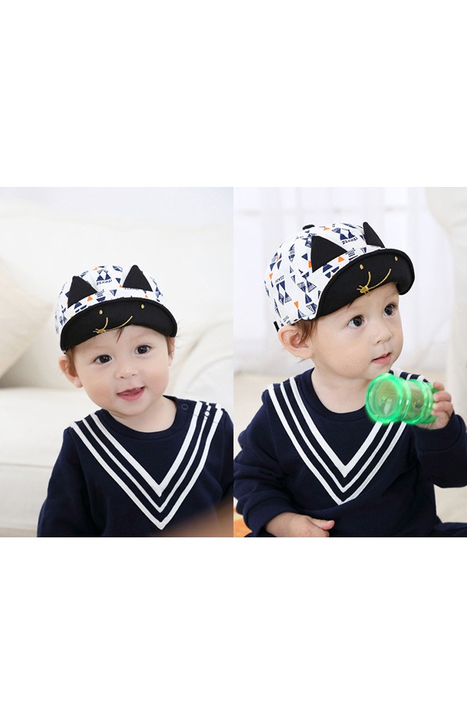 หมวกแก๊ปลายกราฟิกรูปสามเหลี่ยม ปักหน้าหนูน้อย แต่งหู