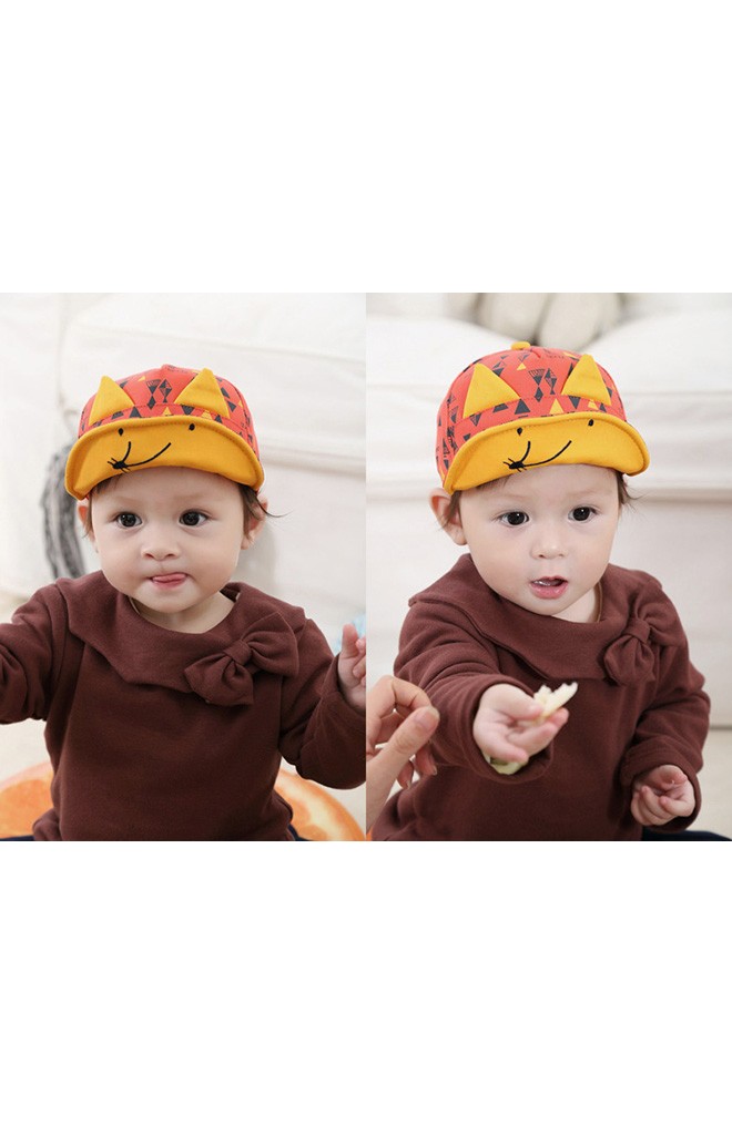 หมวกแก๊ปลายกราฟิกรูปสามเหลี่ยม ปักหน้าหนูน้อย แต่งหู