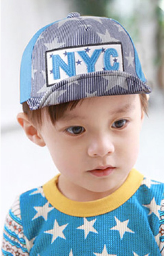 หมวกแก๊ปด้านหน้าลายดาวตัดกับด้านหลังผ้าพื้น แต่งอักษร NYC ยี่ห้อ Goodkid หมวกแก๊ปด้านหน้าลายดาวตัดกับด้านหลังผ้าพื้น แต่งอักษร NYC ยี่ห้อ Goodkid