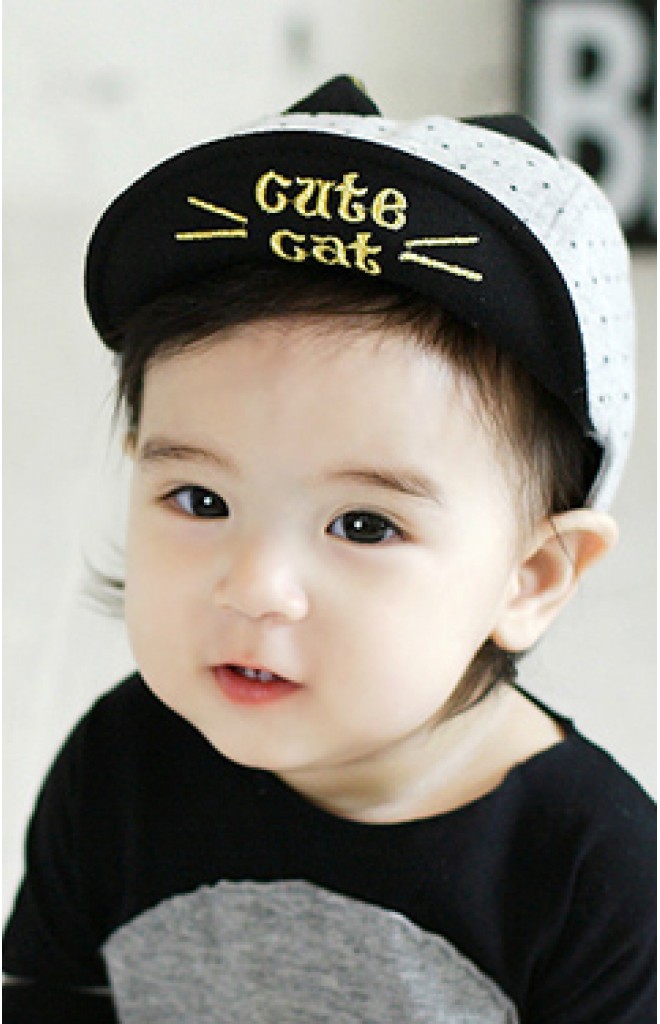 หมวกแก๊ปเด็กลายจุด ปักอักษร Cute Cat แต่งหูเล็กๆ หมวกแก๊ปเด็กลายจุด ปักอักษร Cute Cat แต่งหูเล็กๆ
