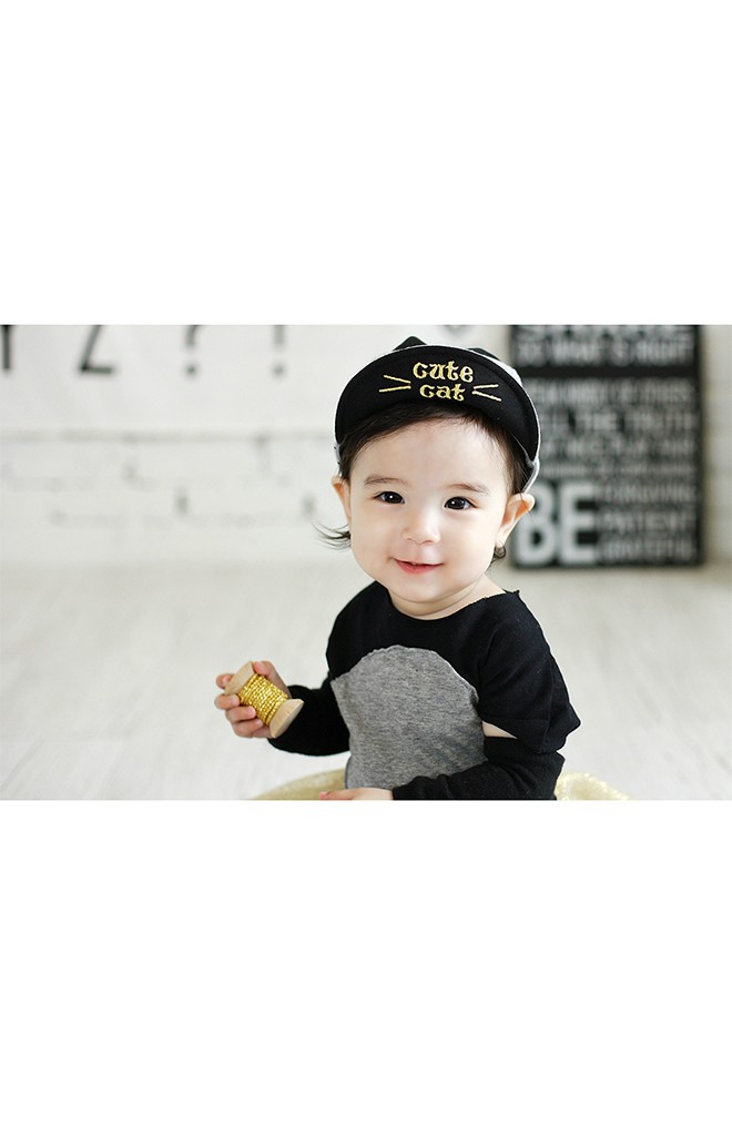 หมวกแก๊ปเด็กลายจุด ปักอักษร Cute Cat แต่งหูเล็กๆ