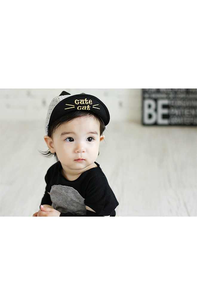 หมวกแก๊ปเด็กลายจุด ปักอักษร Cute Cat แต่งหูเล็กๆ