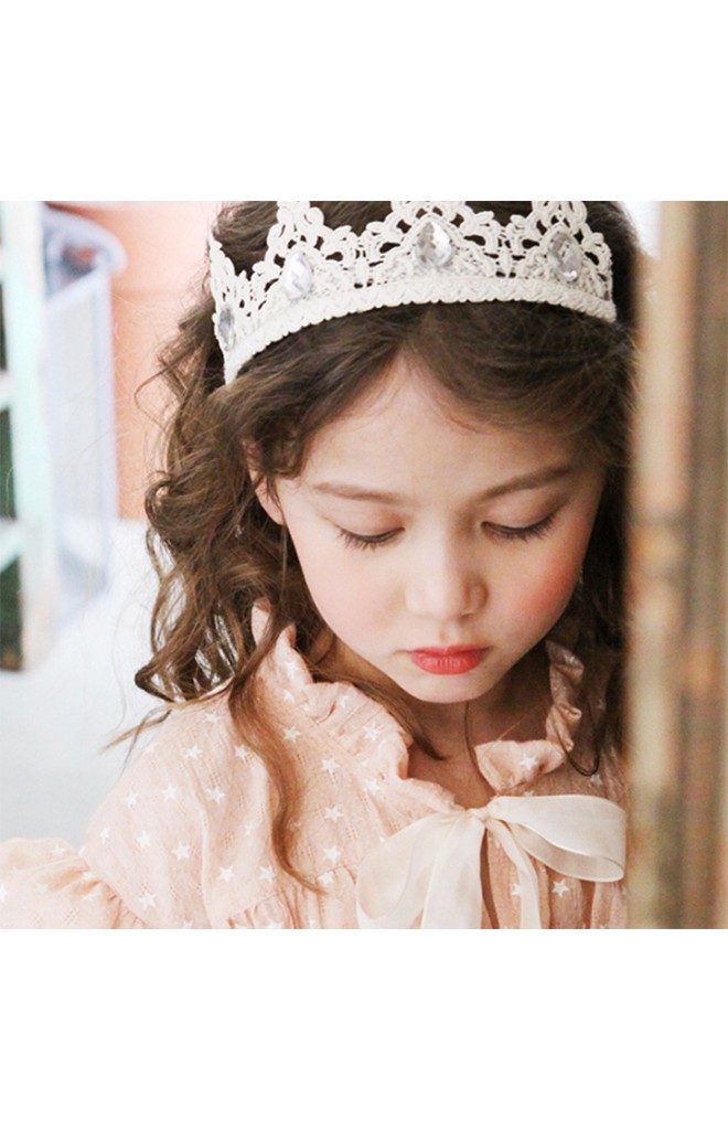 สายคาดผมมงกุฎใหญ่ ลูกไม้สีครีมแต่งเพชรเทียม