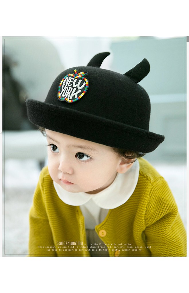 หมวกเด็กทรงโบลเลอร์มีเขา ด้านหน้าแต่งรูปแอปเปิ้ลปัก New York จาก GZMM