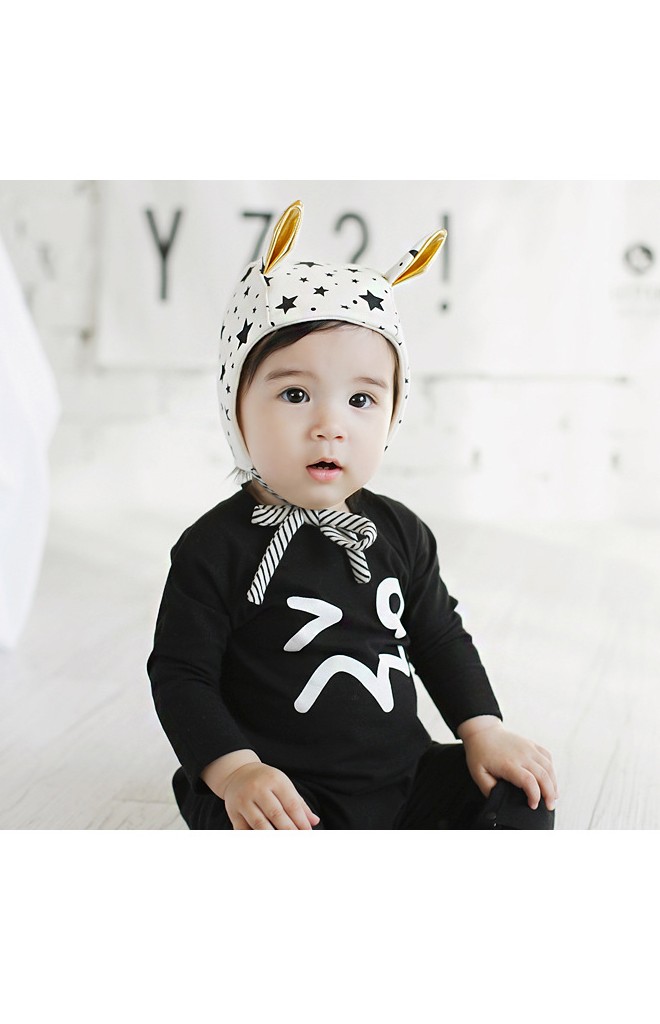 หมวกเด็กลายดาวแต่งหูตั้ง มีเชือกผูกใต้คาง
