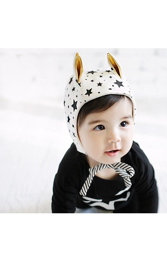 หมวกเด็กลายดาวแต่งหูตั้ง มีเชือกผูกใต้คาง