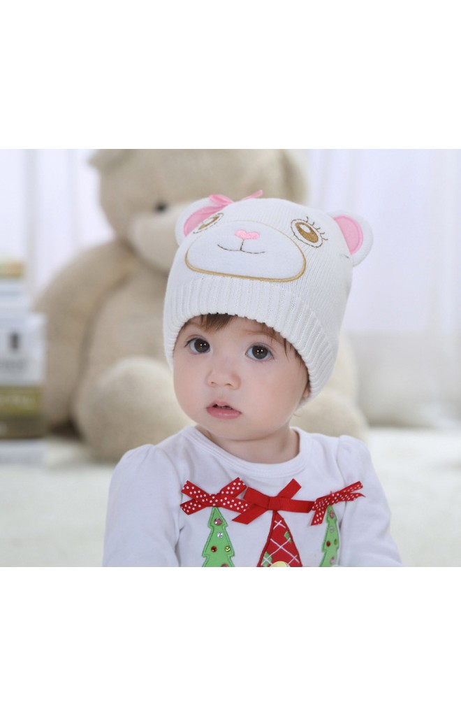หมวกถักหมีน้อยสีขาวแต่งหูและโบว์สีชมพู