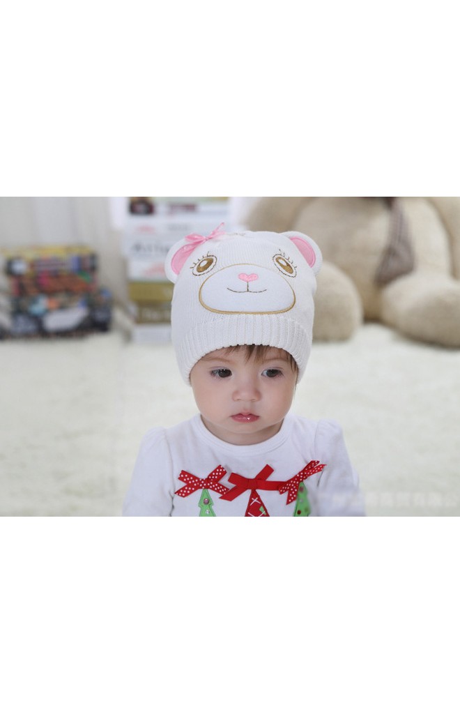 หมวกถักหมีน้อยสีขาวแต่งหูและโบว์สีชมพู