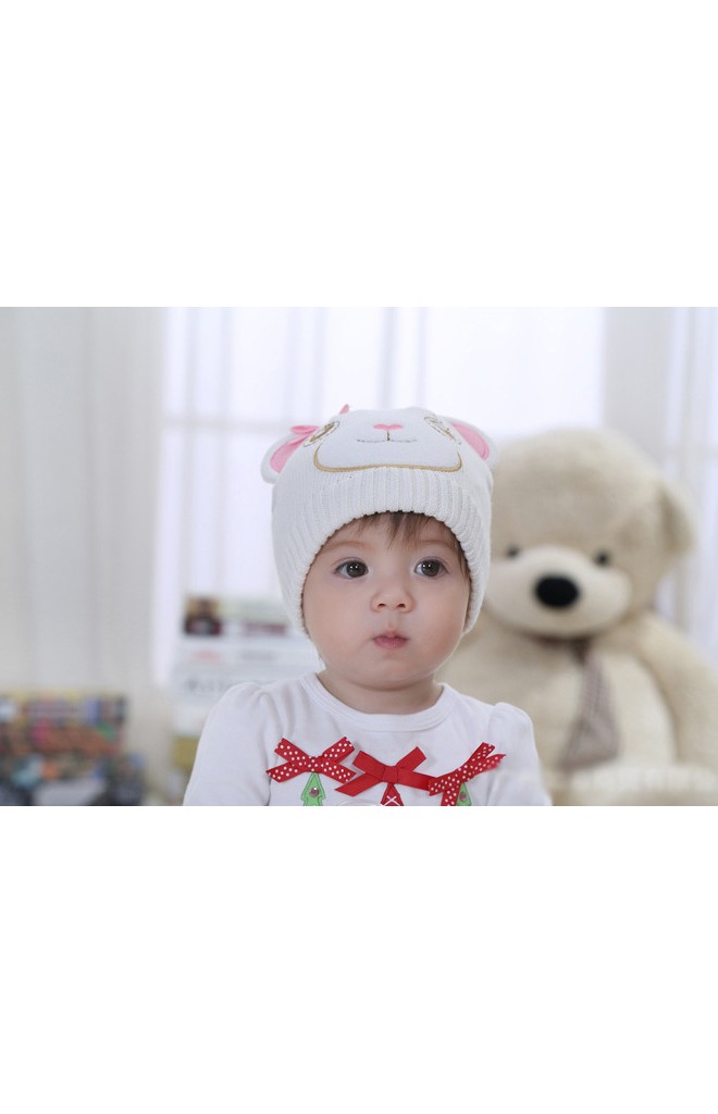 หมวกถักหมีน้อยสีขาวแต่งหูและโบว์สีชมพู