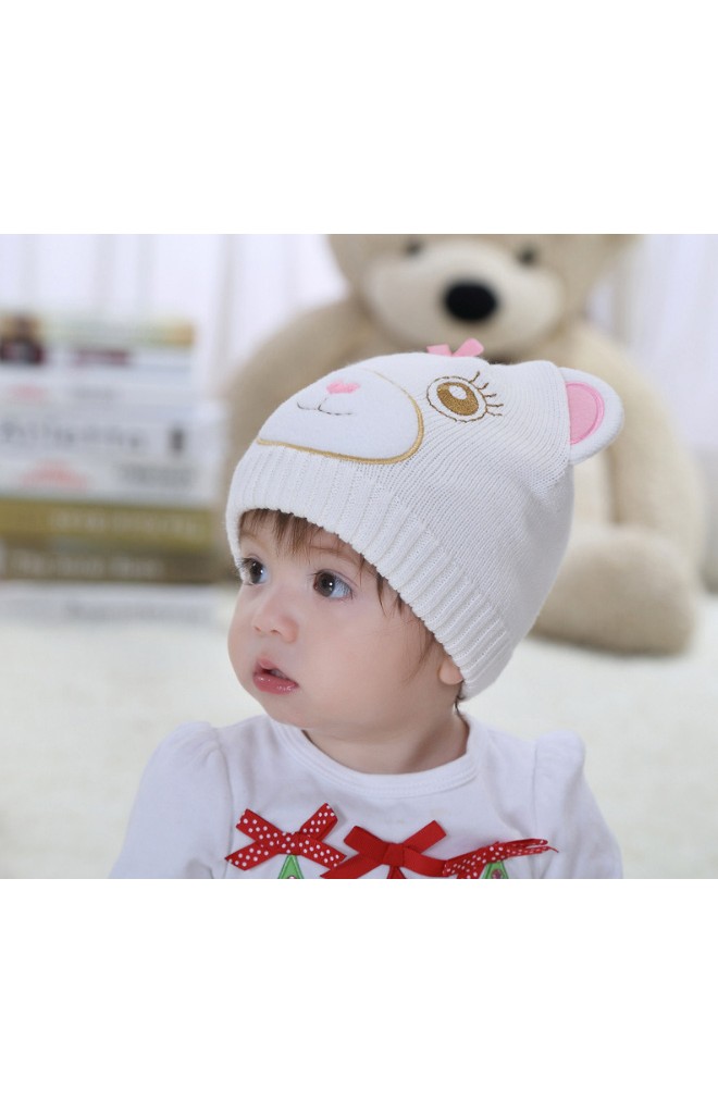 หมวกถักหมีน้อยสีขาวแต่งหูและโบว์สีชมพู