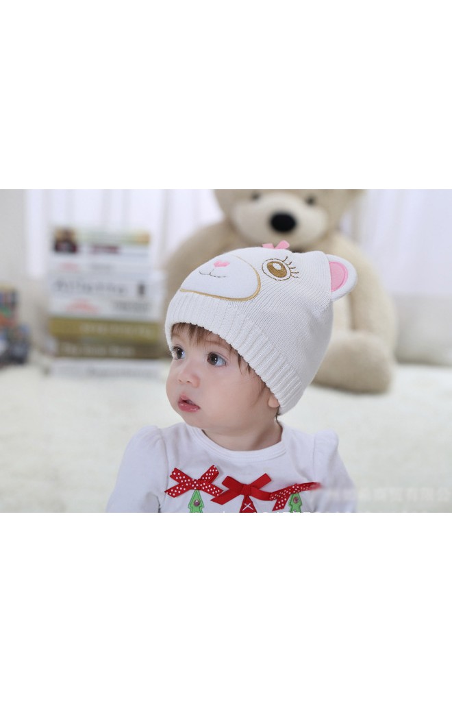 หมวกถักหมีน้อยสีขาวแต่งหูและโบว์สีชมพู