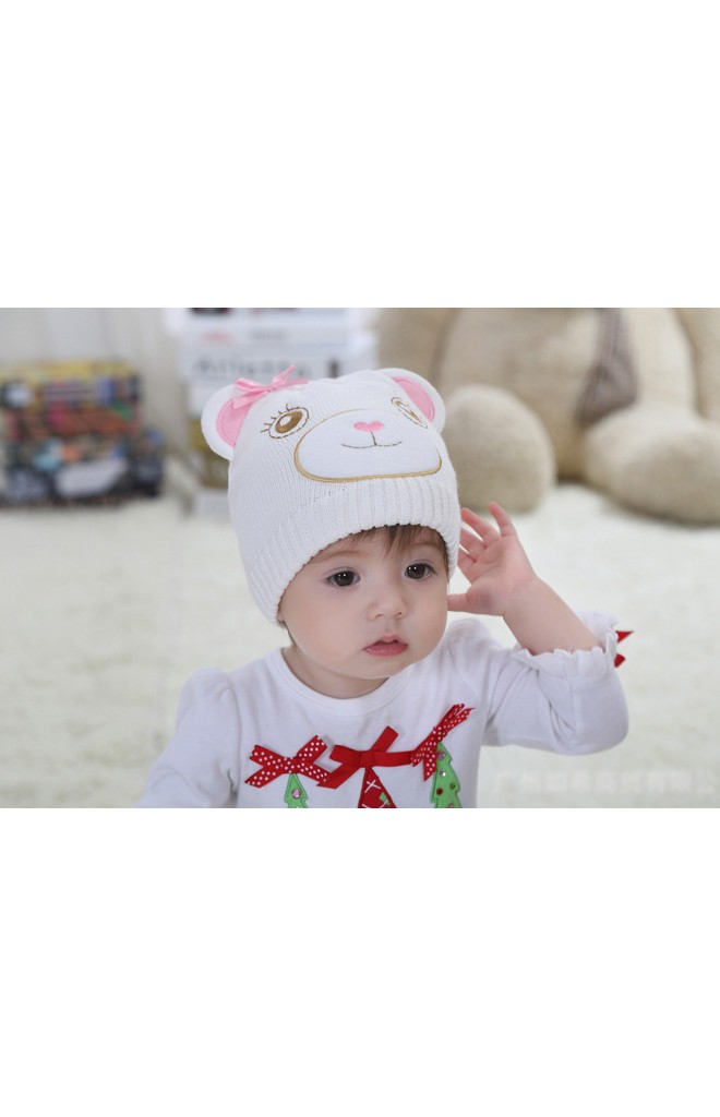 หมวกถักหมีน้อยสีขาวแต่งหูและโบว์สีชมพู