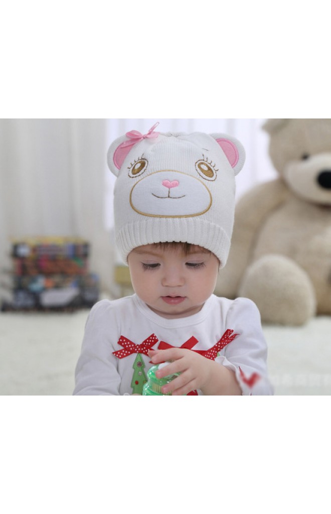 หมวกถักหมีน้อยสีขาวแต่งหูและโบว์สีชมพู