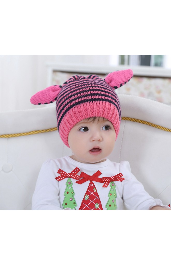 หมวถักไหมพรมลายขวางแต่งหูสีชมพู