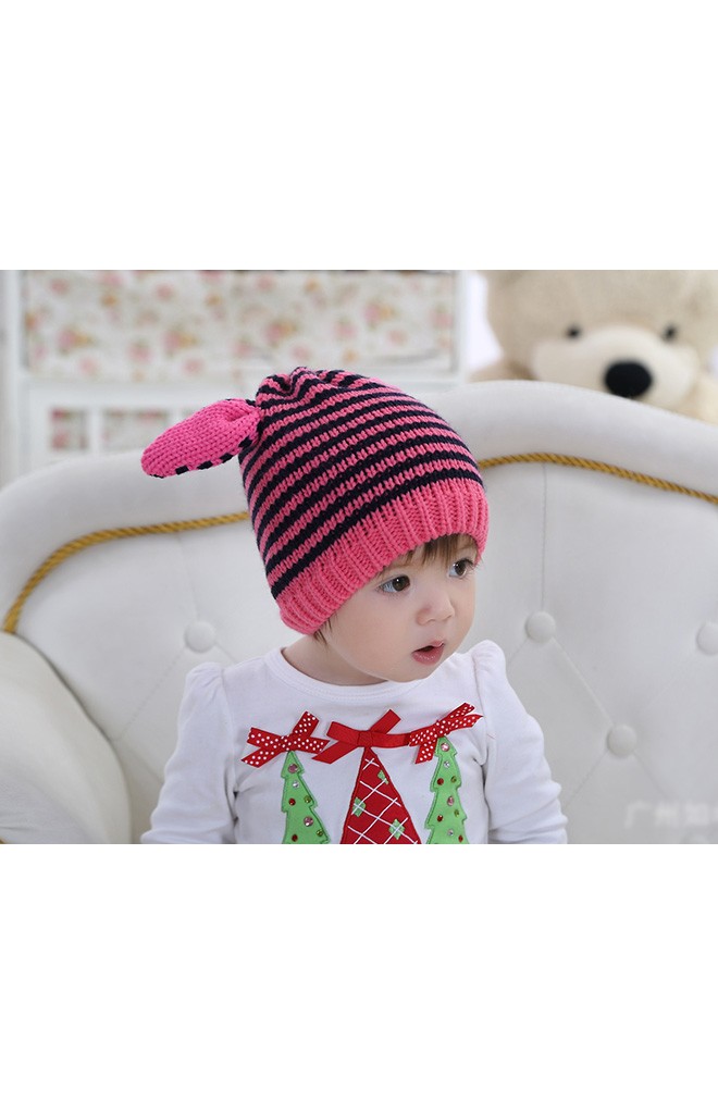 หมวถักไหมพรมลายขวางแต่งหูสีชมพู
