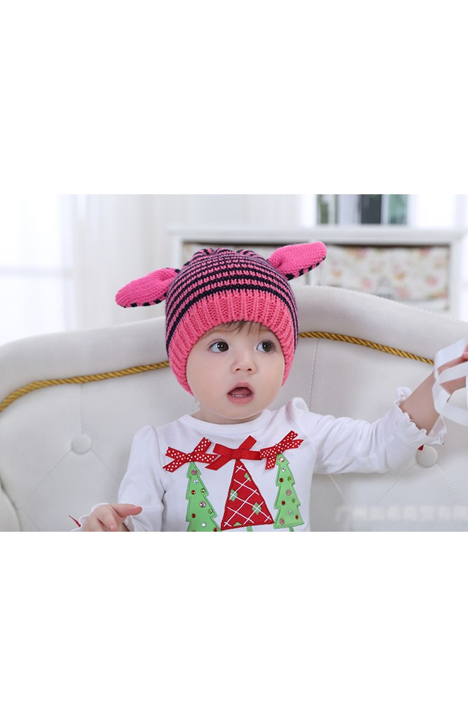 หมวถักไหมพรมลายขวางแต่งหูสีชมพู