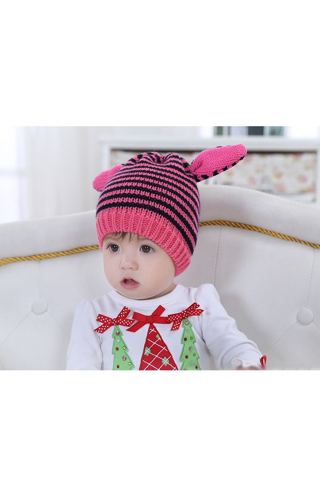 หมวถักไหมพรมลายขวางแต่งหูสีชมพู
