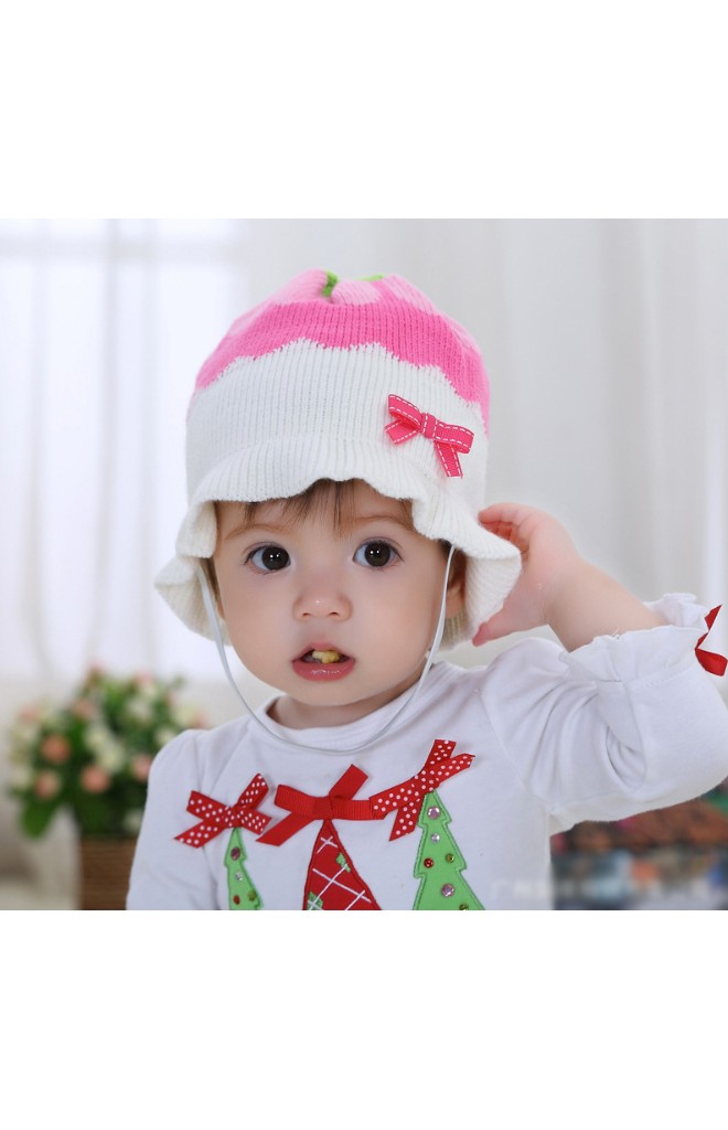 หมวกถักสตรอเบอร์รี่สีหวาน ด้านหน้าแต่งโบว์ ชายระบาย