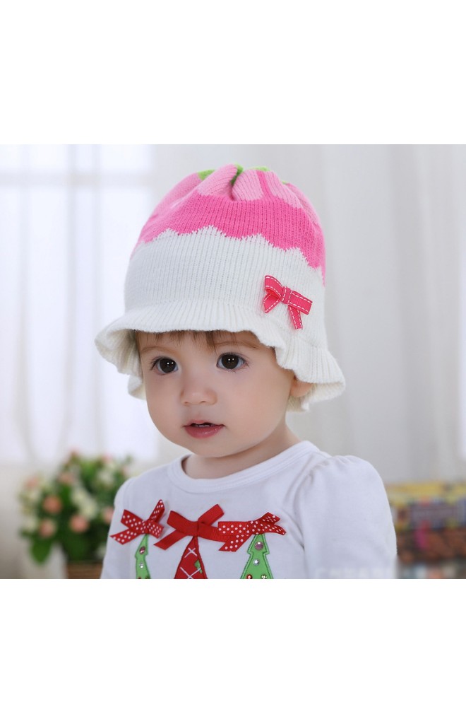 หมวกถักสตรอเบอร์รี่สีหวาน ด้านหน้าแต่งโบว์ ชายระบาย