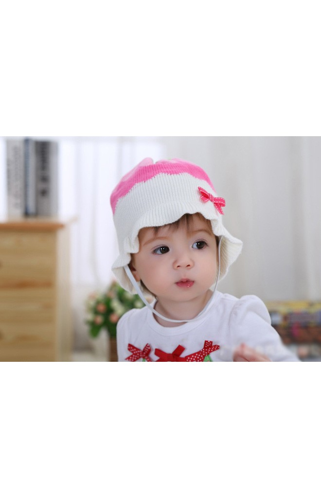 หมวกถักสตรอเบอร์รี่สีหวาน ด้านหน้าแต่งโบว์ ชายระบาย