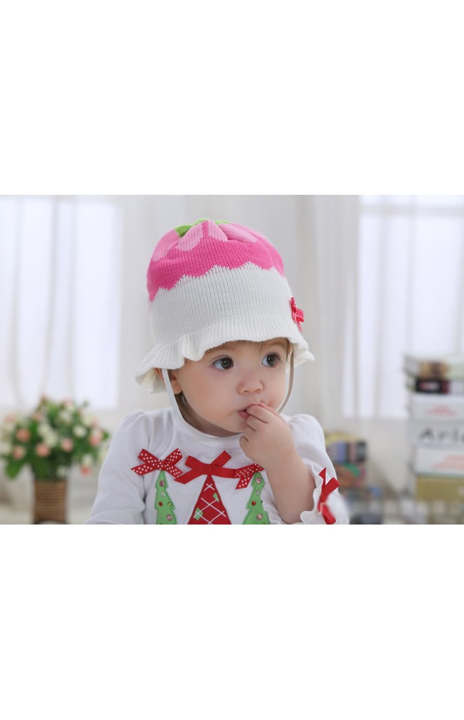 หมวกถักสตรอเบอร์รี่สีหวาน ด้านหน้าแต่งโบว์ ชายระบาย