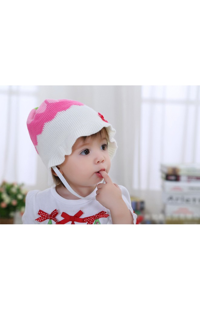 หมวกถักสตรอเบอร์รี่สีหวาน ด้านหน้าแต่งโบว์ ชายระบาย