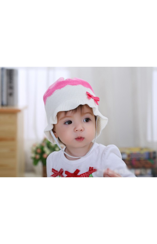 หมวกถักสตรอเบอร์รี่สีหวาน ด้านหน้าแต่งโบว์ ชายระบาย