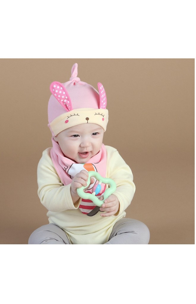 เซ็ตหมวกพร้อมผ้ากันเปื้อนกระต่ายหูยาว จาก YOYOTREE