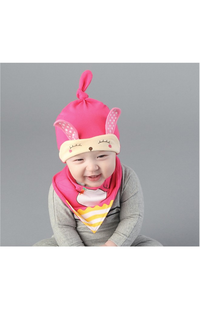 เซ็ตหมวกพร้อมผ้ากันเปื้อนกระต่ายหูยาว จาก YOYOTREE