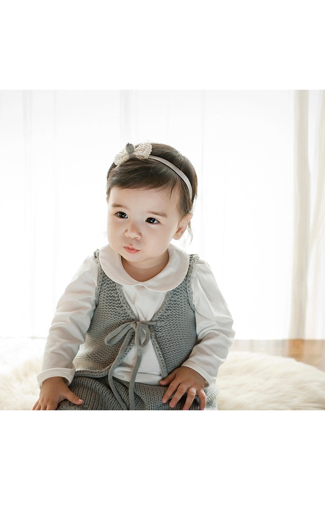 สายคาดผมโบว์มุกเทียมแต่งปอมปอมเล็กๆ ตรงกลาง