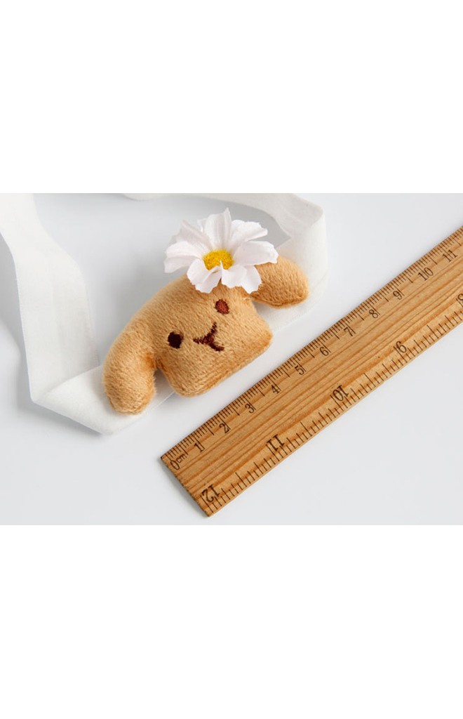 สายคาดผมเจ้าตูบน้ำตาลแต่งดอกไม้ขาว