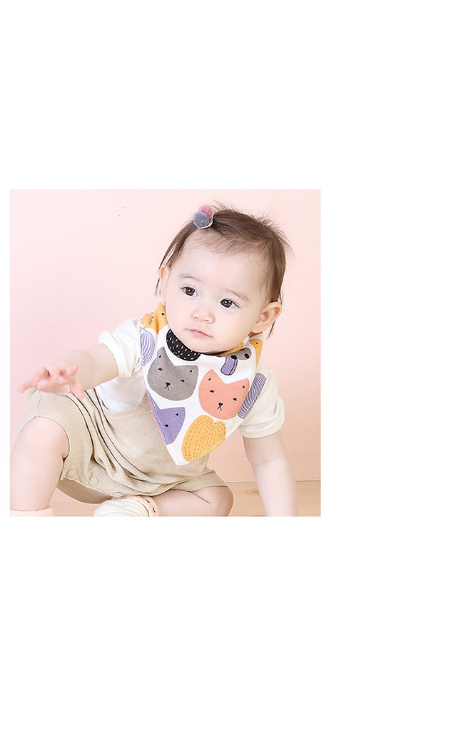 ผ้ากันเปื้อนเด็กสามเหลี่ยมลายเห็ดและรูปสัตว์ อีกด้านเป็นลายเชอรี่
