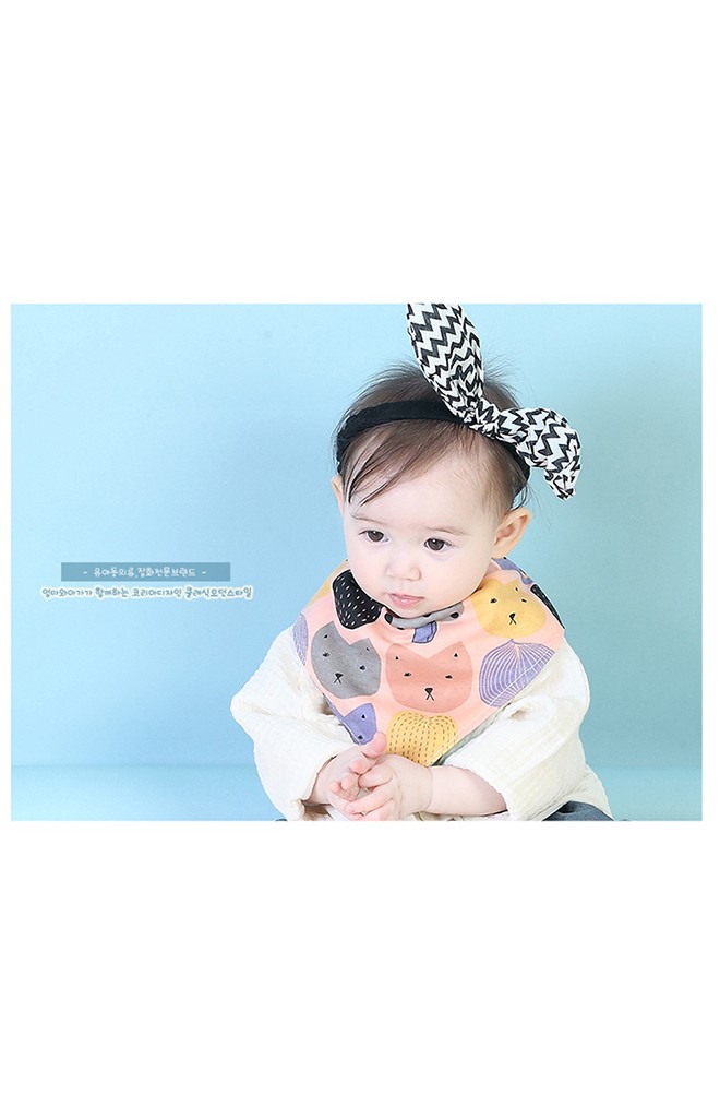 ผ้ากันเปื้อนเด็กสามเหลี่ยมลายเห็ดและรูปสัตว์ อีกด้านเป็นลายเชอรี่