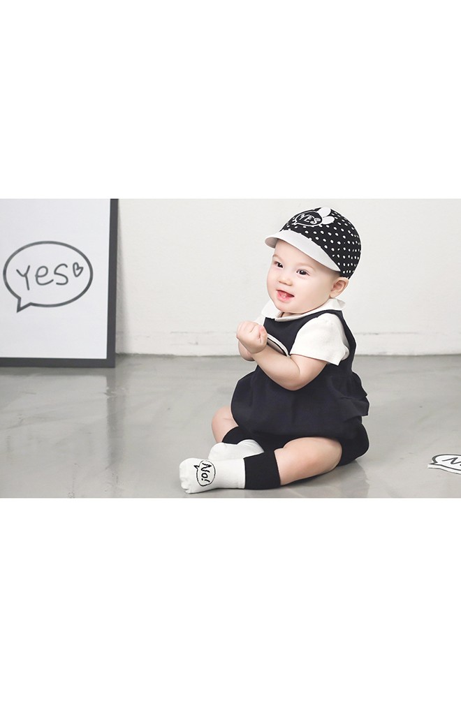 ถุงเท้าเด็กแบบสั้น ลายอักษร Yes No มีกันลื่น