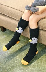ถุงเท้าเด็กแบบยาวลายเพนกวิน ไม่มีกันลื่น