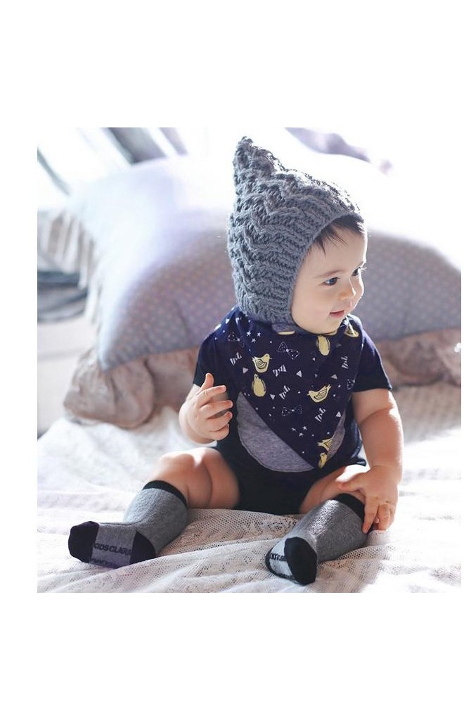 ผ้ากันเปื้อนสามเหลี่ยมใส่ได้สองด้าน ลายนกอีกด้านลายกระต่าย