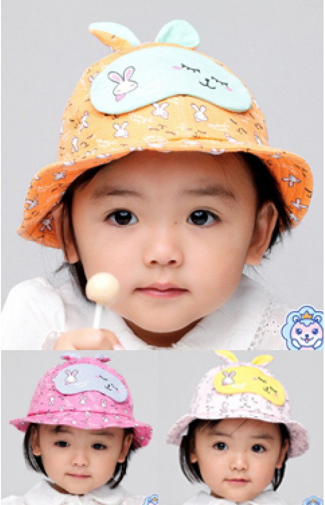 หมวกสาวน้อยปีกรอบลายกระต่าย แต่งหูเล็กๆ ด้านบน